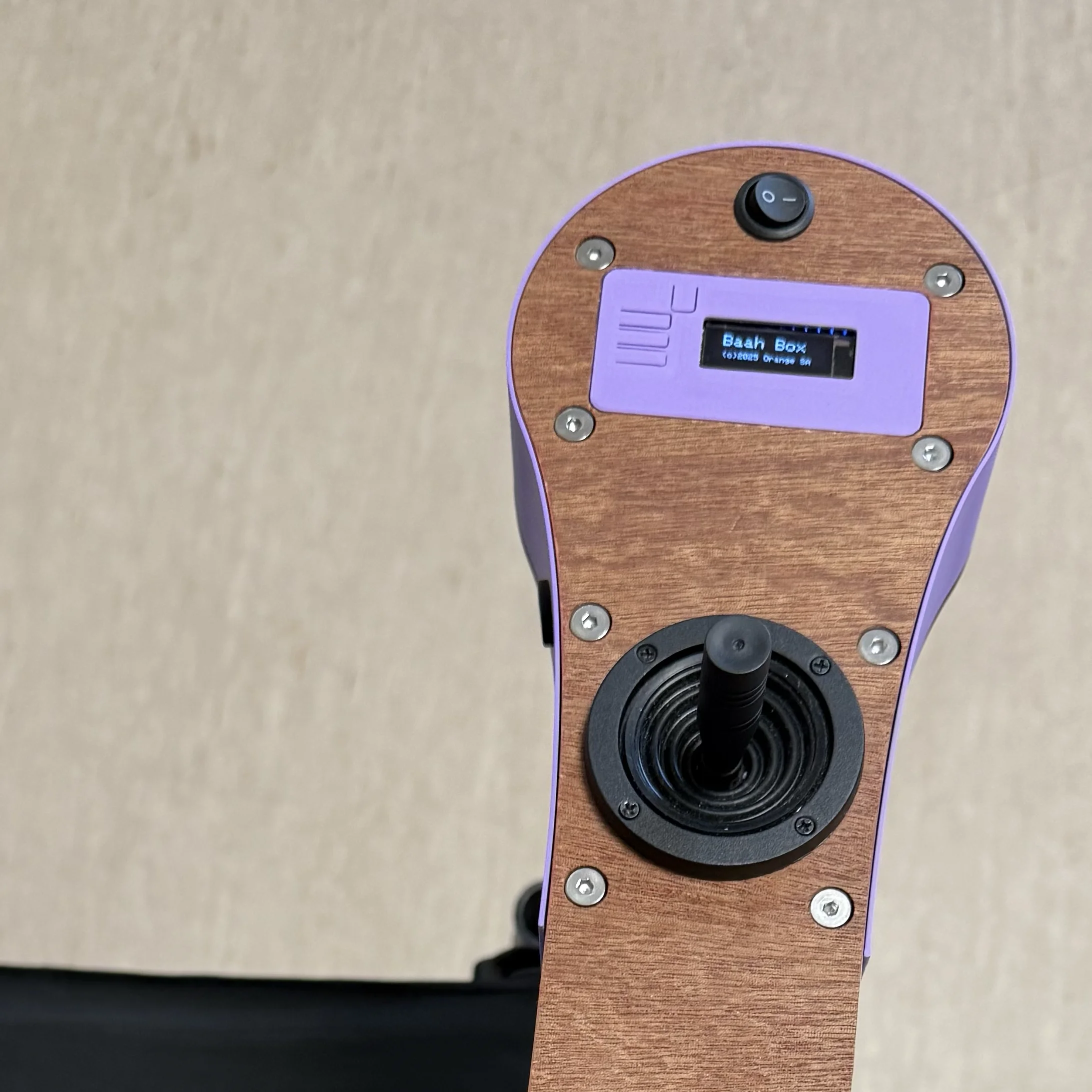 BaahBox - Simulateur portable de fauteuil roulant éléctrique - vue de dessus du joystick