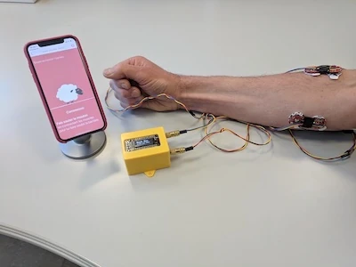 BaahBox - entraînement des muscles pour apprendre à piloter une prothèse électrique